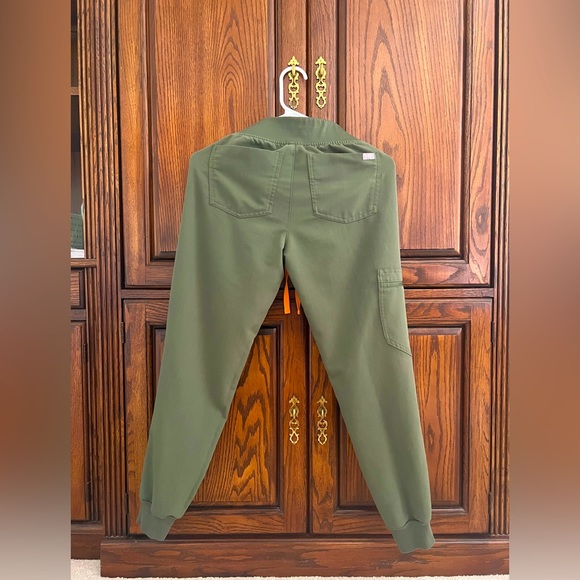 2 FIGS scrub sets CHARCOAL and MOSS XXS - Picture 12 of 15